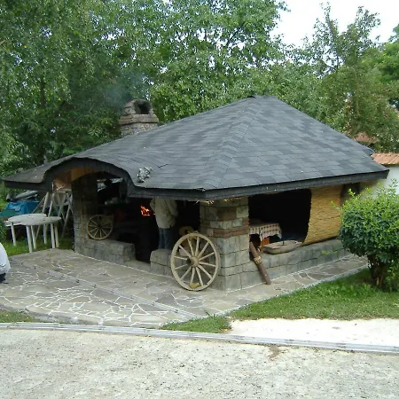 Alexander بيت ضيافة *